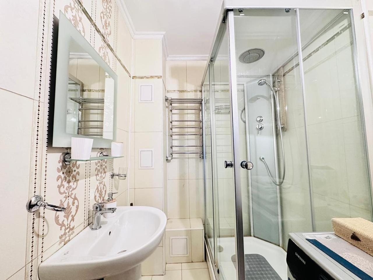 3 Ком Квартира На Абая Сейфуллина Almatî Exterior foto