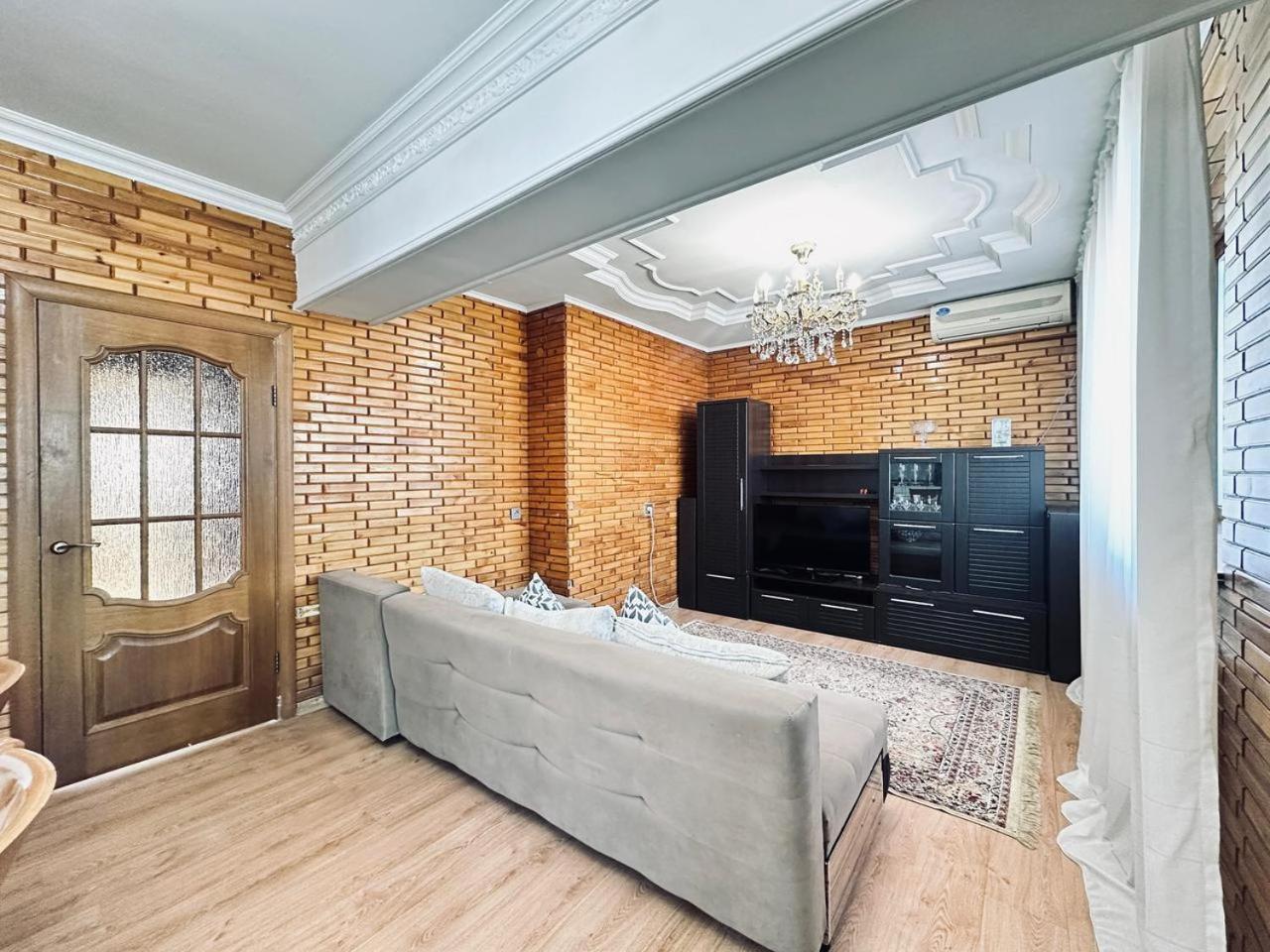 3 Ком Квартира На Абая Сейфуллина Almatî Exterior foto