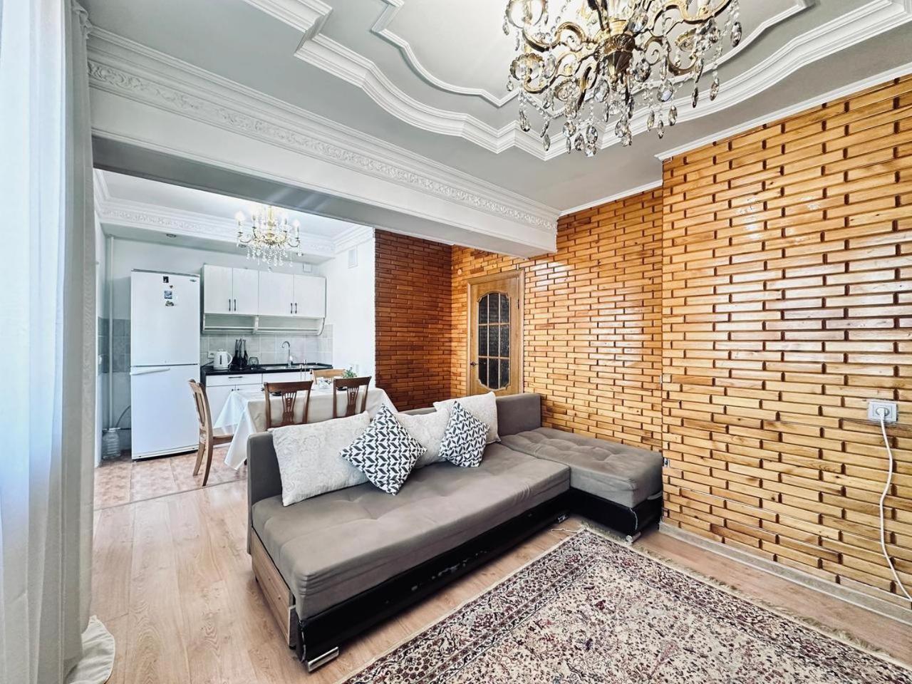 3 Ком Квартира На Абая Сейфуллина Almatî Exterior foto