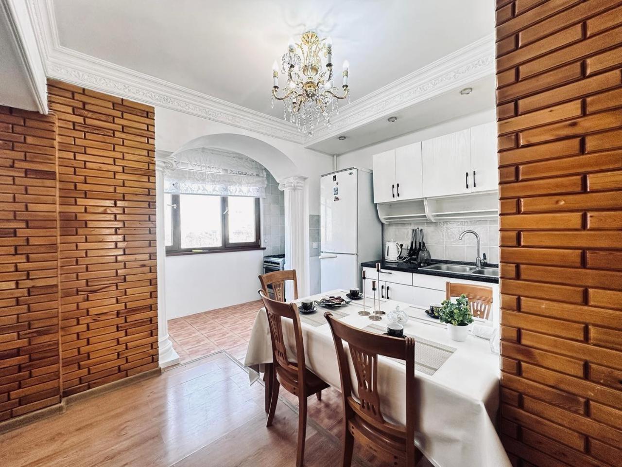 3 Ком Квартира На Абая Сейфуллина Almatî Exterior foto