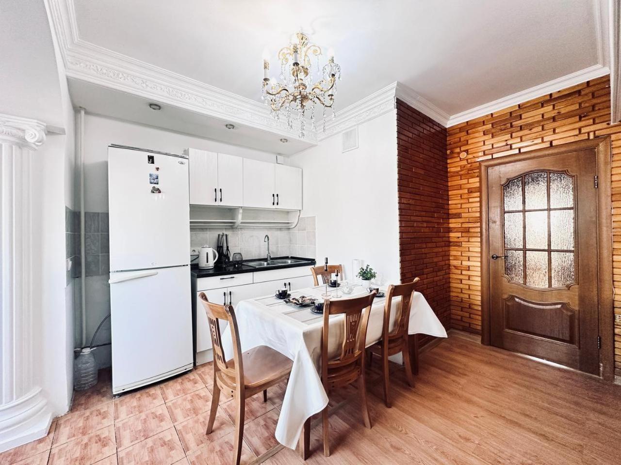 3 Ком Квартира На Абая Сейфуллина Almatî Exterior foto