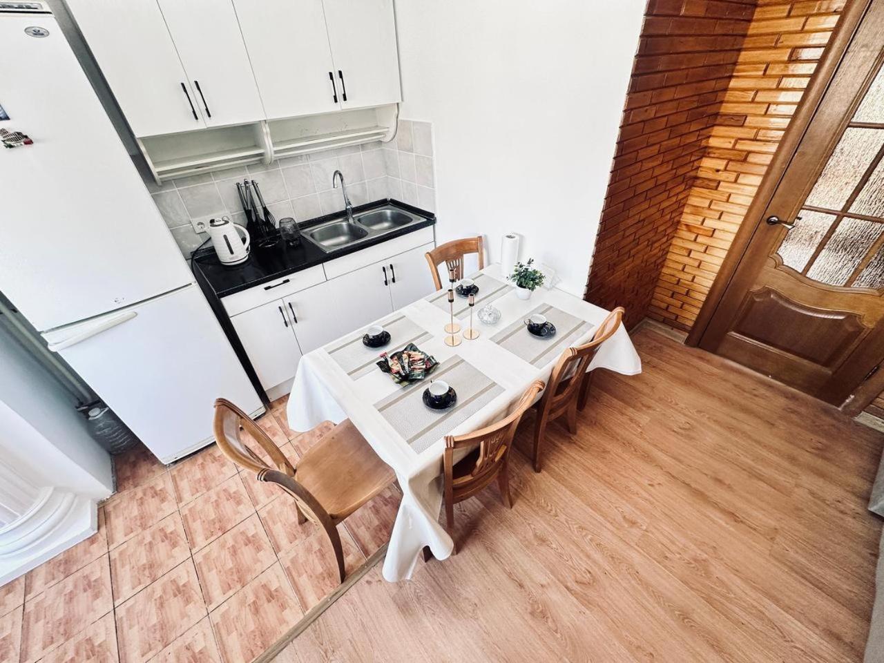 3 Ком Квартира На Абая Сейфуллина Almatî Exterior foto
