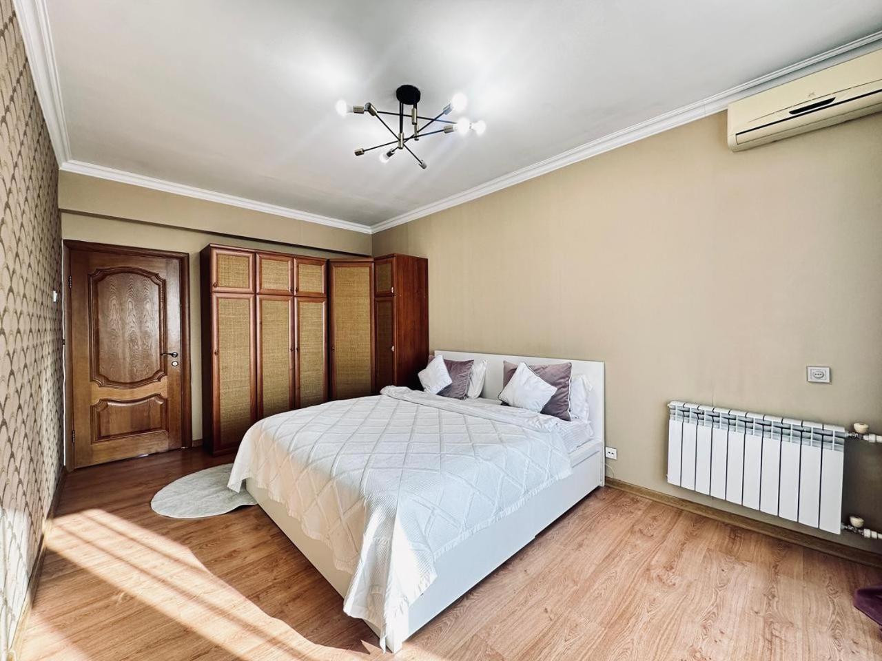 3 Ком Квартира На Абая Сейфуллина Almatî Exterior foto