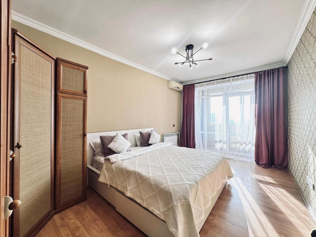 3 Ком Квартира На Абая Сейфуллина Almatî Exterior foto