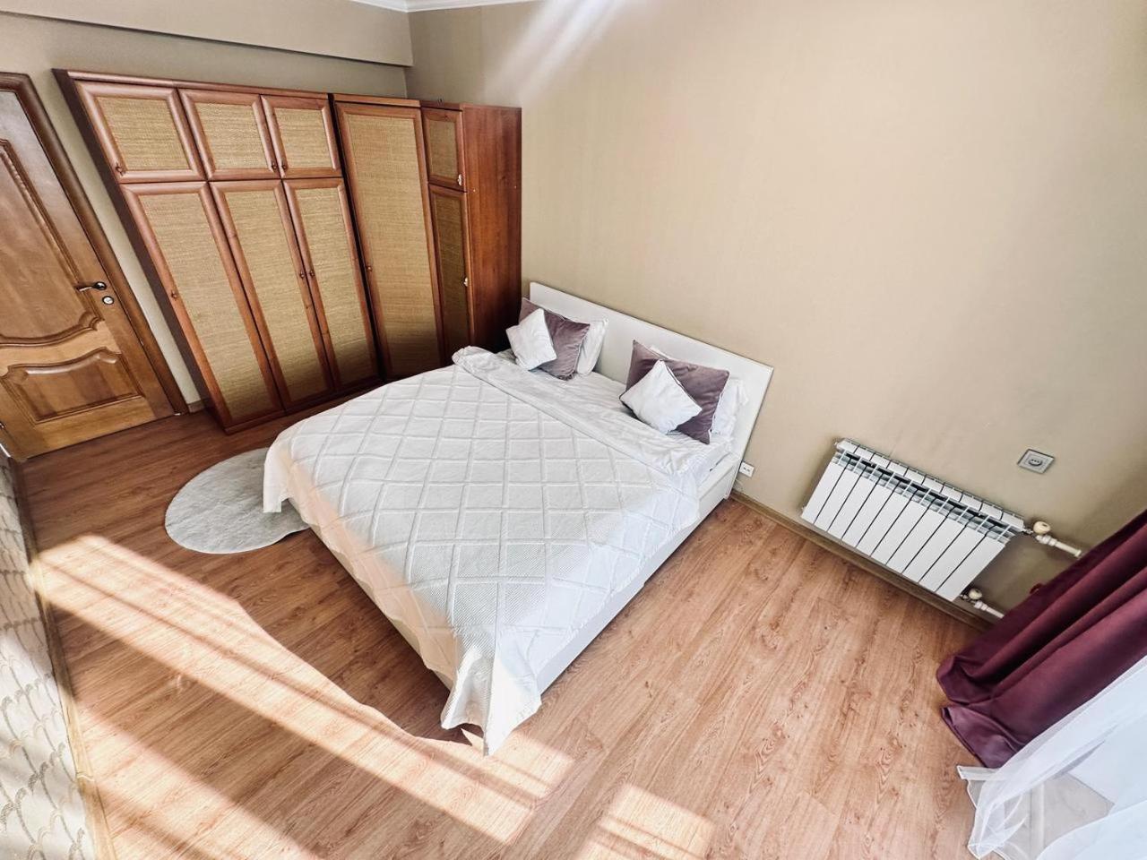 3 Ком Квартира На Абая Сейфуллина Almatî Exterior foto