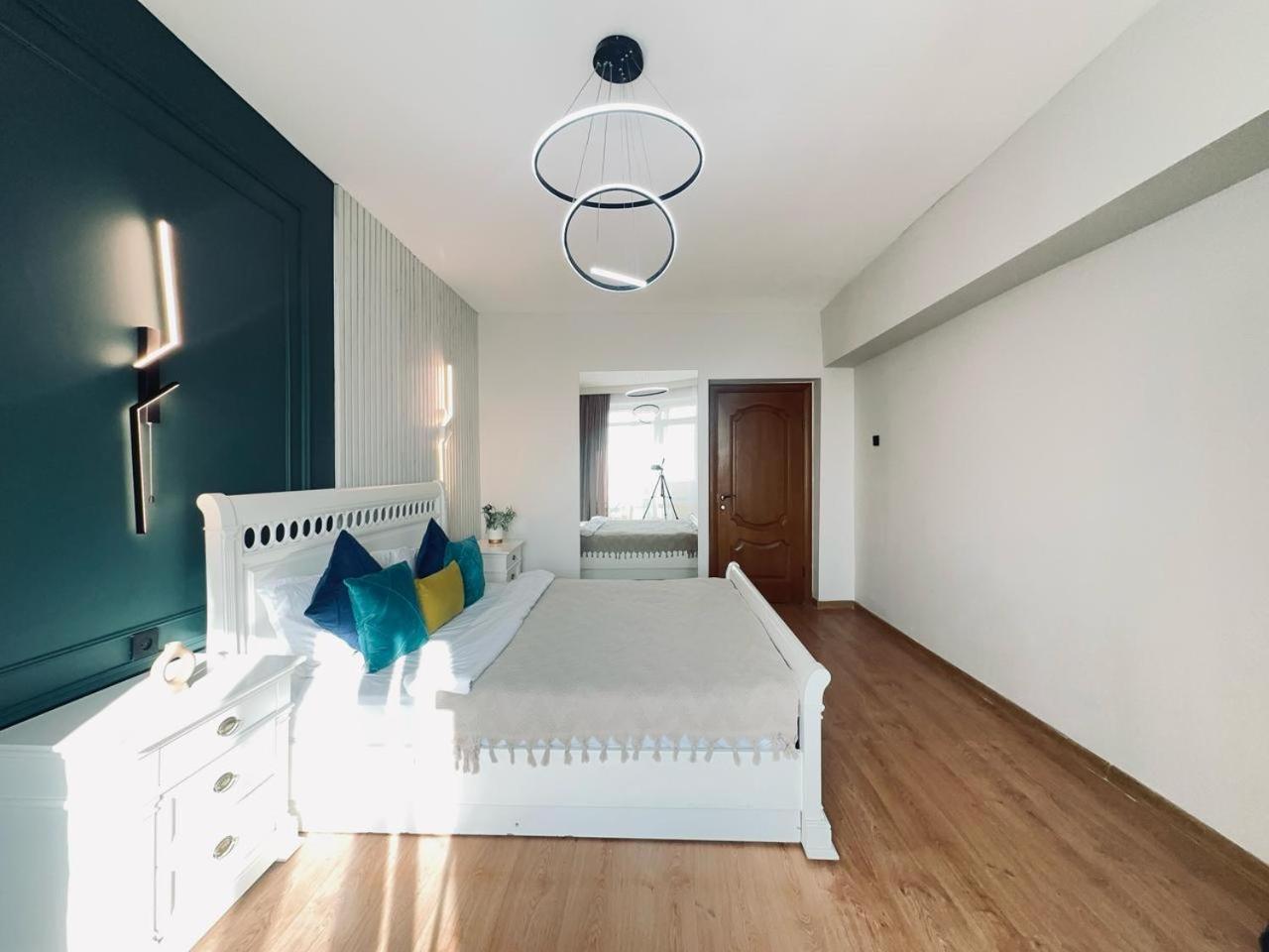 3 Ком Квартира На Абая Сейфуллина Almatî Exterior foto