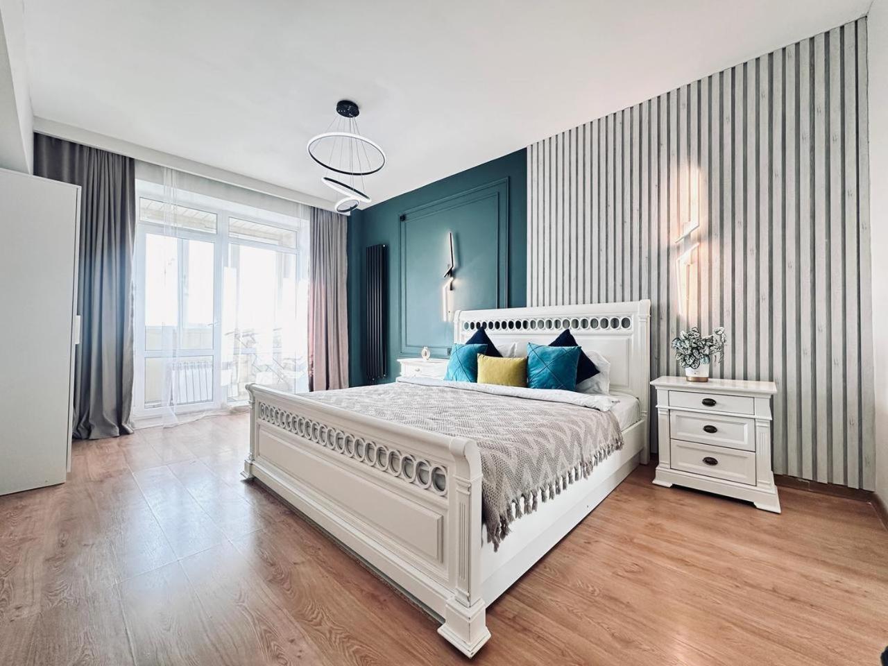 3 Ком Квартира На Абая Сейфуллина Almatî Exterior foto